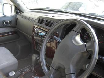 1999 Nissan Safari Photos