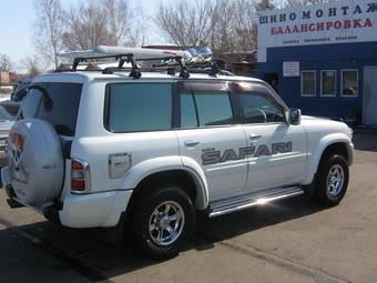 1999 Nissan Safari Pictures