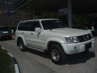 1999 Nissan Safari Images