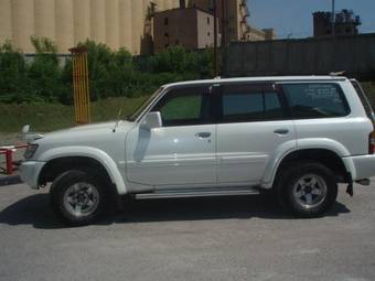 1999 Nissan Safari Pictures