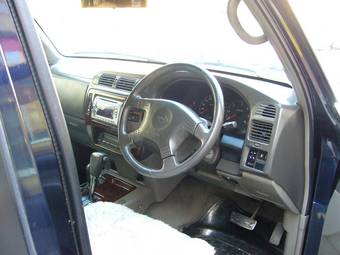 1999 Nissan Safari Photos