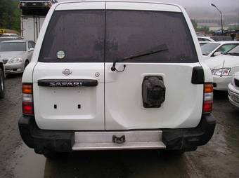 1999 Nissan Safari Photos