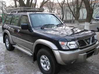 1999 Nissan Safari Photos