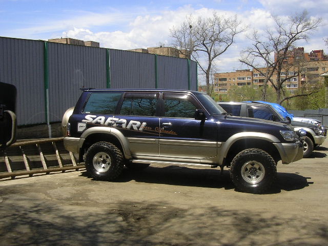 2000 Nissan Safari