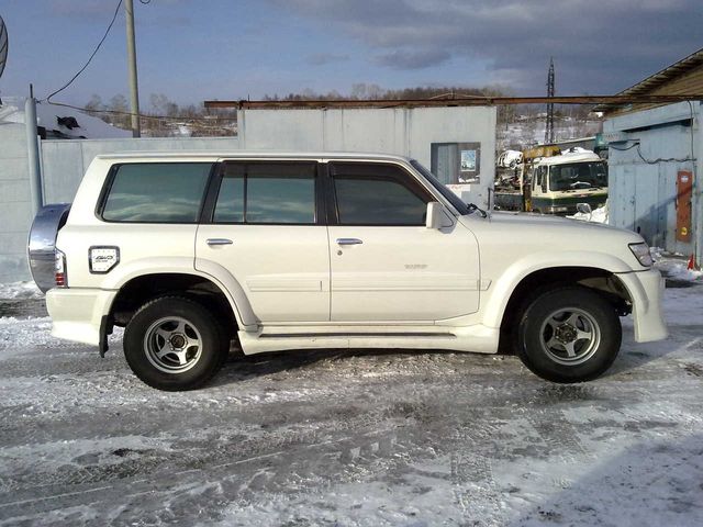 2000 Nissan Safari