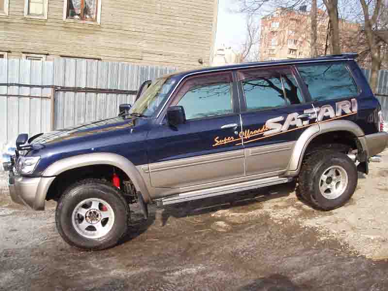 2000 Nissan Safari Pictures