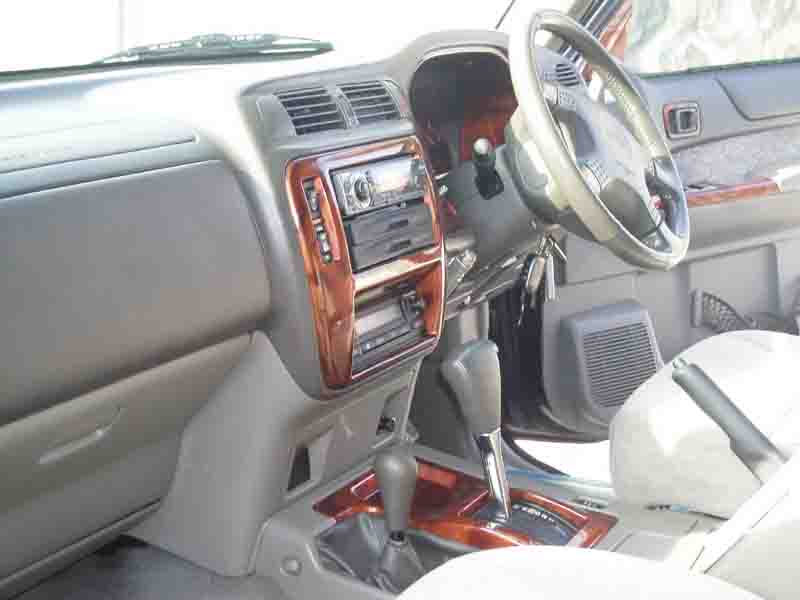 2000 Nissan Safari Pictures