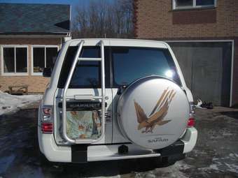 2000 Nissan Safari Photos
