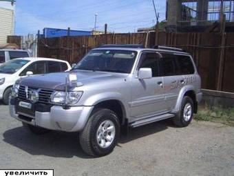 2000 Nissan Safari Images