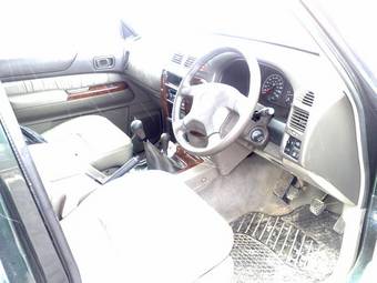 2000 Nissan Safari Photos