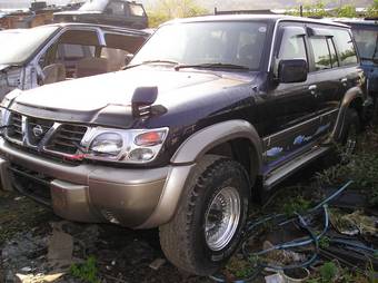 2000 Nissan Safari Photos