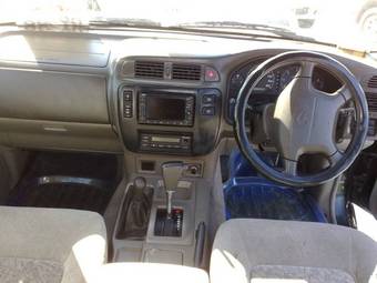 2000 Nissan Safari Photos
