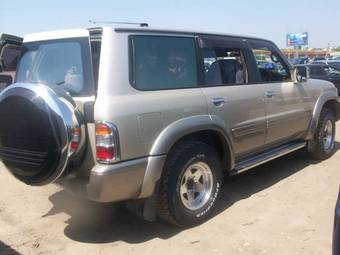 2000 Nissan Safari Photos