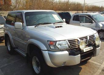 2000 Nissan Safari Photos