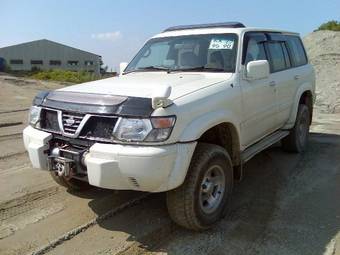 2000 Nissan Safari Pictures