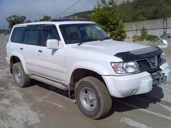 2000 Nissan Safari Pictures