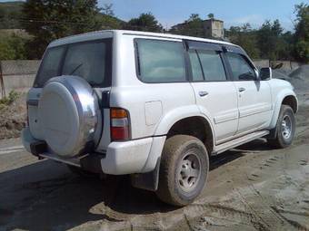 2000 Nissan Safari Photos