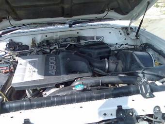 2000 Nissan Safari Photos