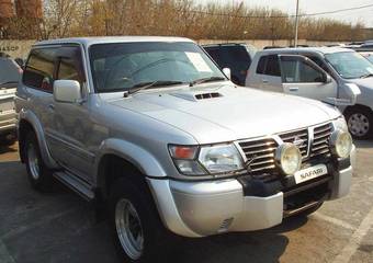 2000 Nissan Safari Photos