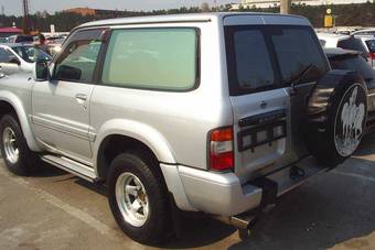 2000 Nissan Safari Pictures