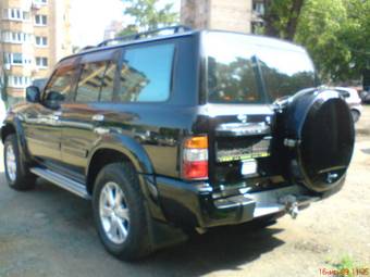 2000 Nissan Safari Photos