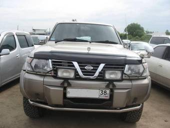 2000 Nissan Safari Pictures