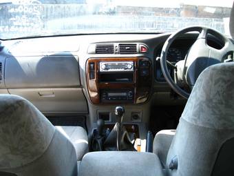 2000 Nissan Safari Pictures