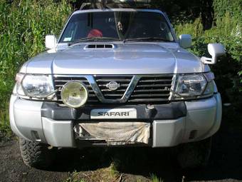 2000 Nissan Safari Pictures