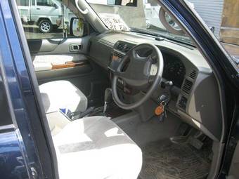 2000 Nissan Safari Photos