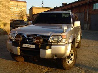 2000 Nissan Safari Photos