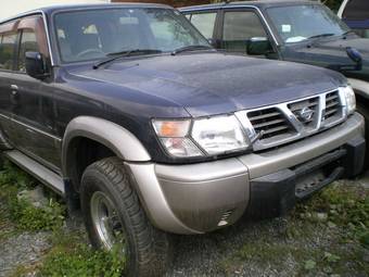 2000 Nissan Safari Photos