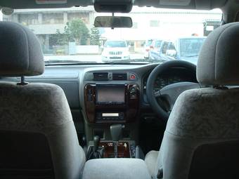 2000 Nissan Safari Photos