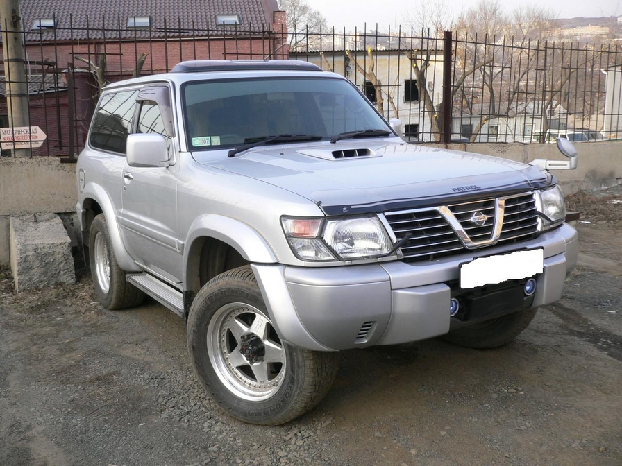 2001 Nissan Safari Photos