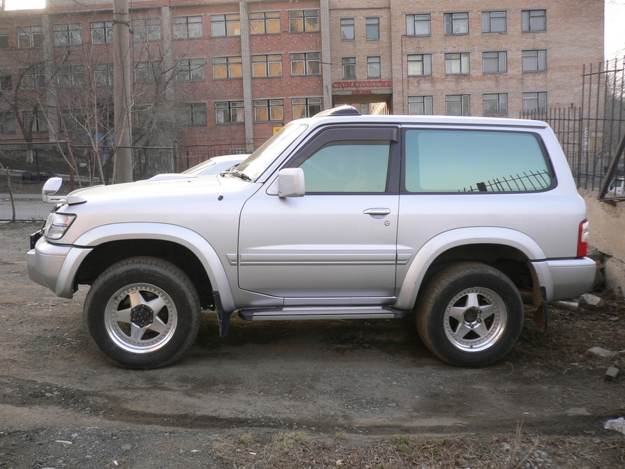 2001 Nissan Safari Photos