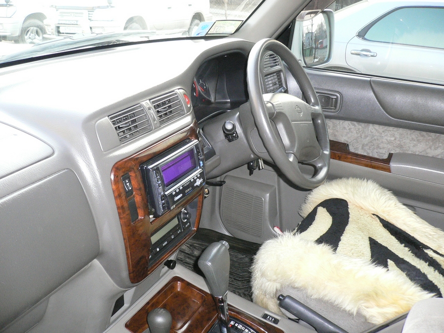 2001 Nissan Safari Pictures