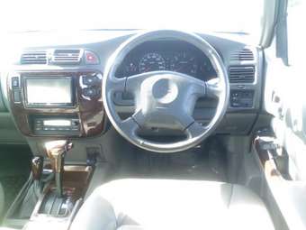 2001 Nissan Safari Pictures