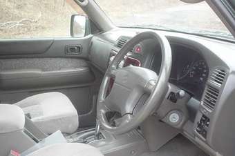 2001 Nissan Safari Photos