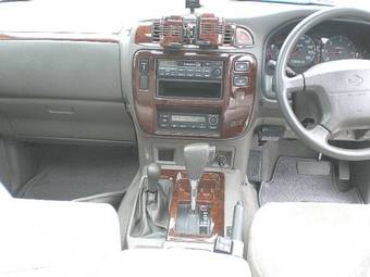 2001 Nissan Safari Pictures