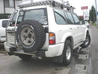 2001 Nissan Safari Photos