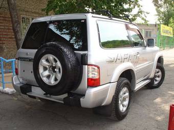 2001 Nissan Safari Photos