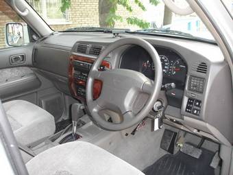 2001 Nissan Safari Pics