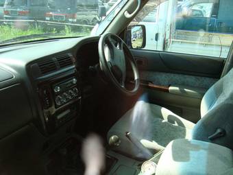 2001 Nissan Safari Images