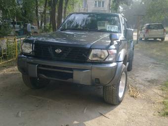 2001 Nissan Safari Photos