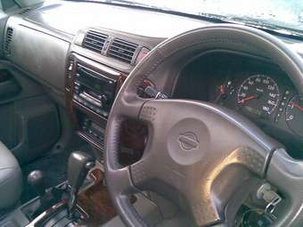 2002 Nissan Safari Pictures