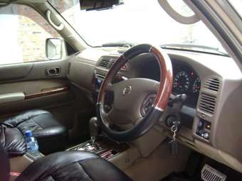 2002 Nissan Safari Pics