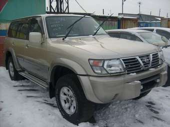 2002 Nissan Safari Photos