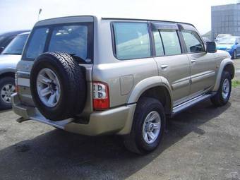 2002 Nissan Safari Photos