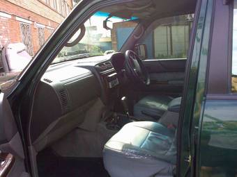 2002 Nissan Safari Photos
