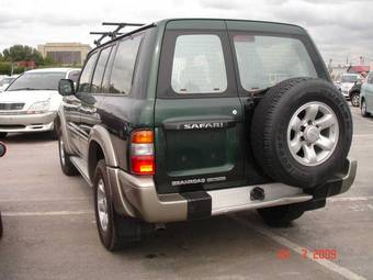 2002 Nissan Safari Pictures