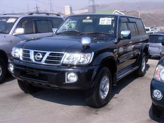 2003 Nissan Safari Images